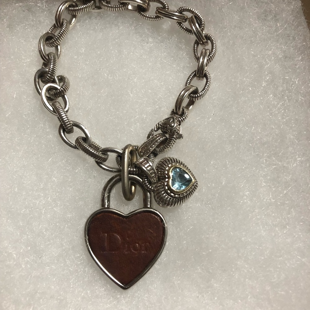 Dior charm